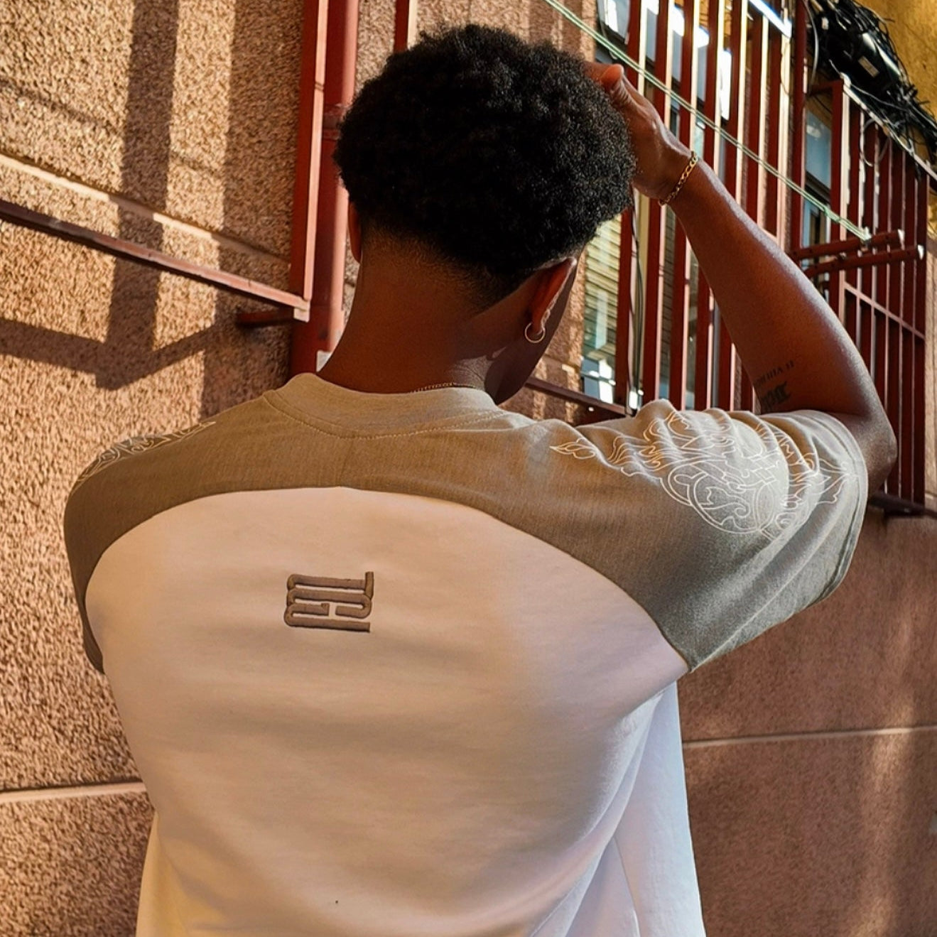 Grey raglant-shirt