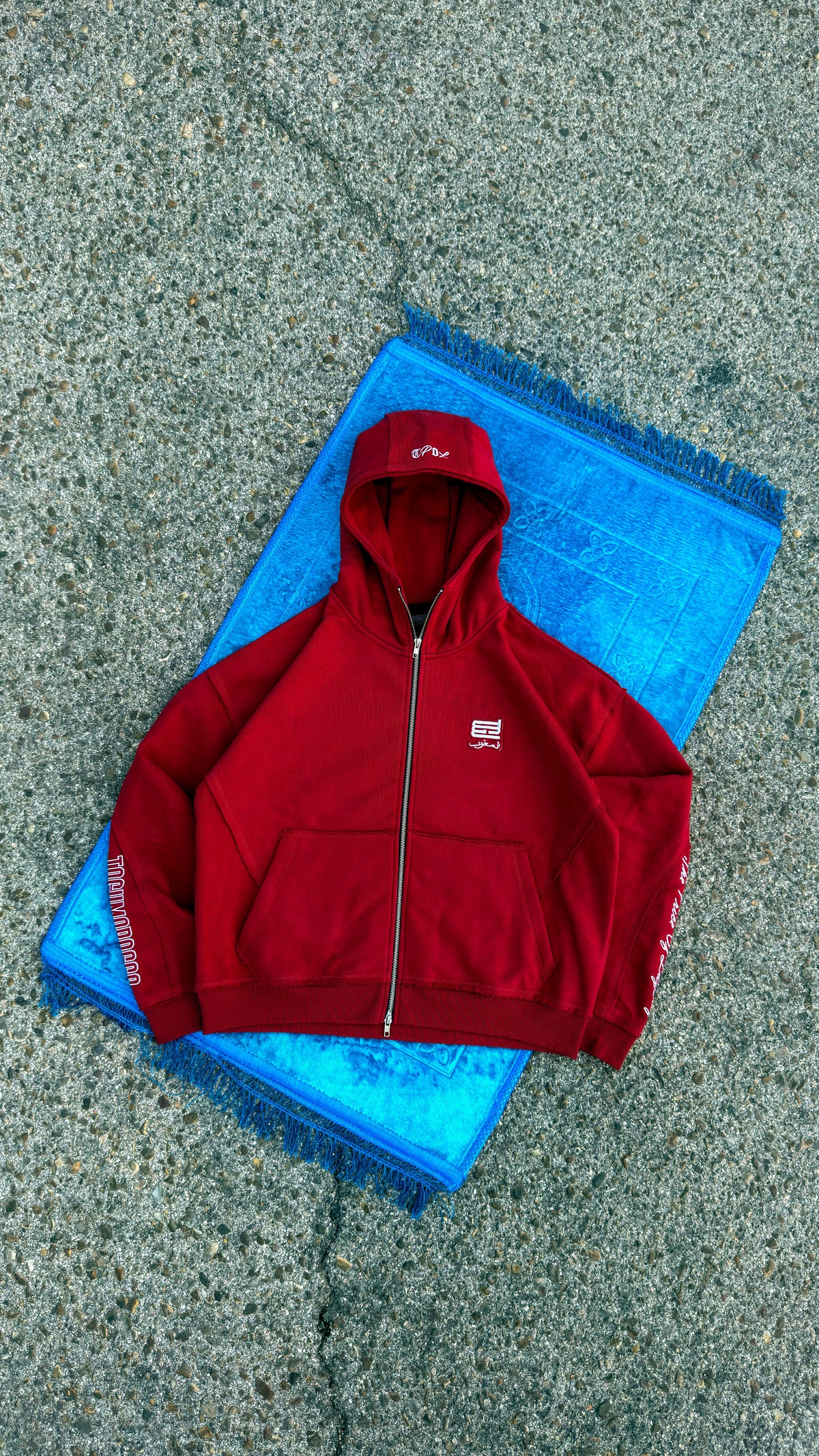 ESSENTIAL RED ZIPUP