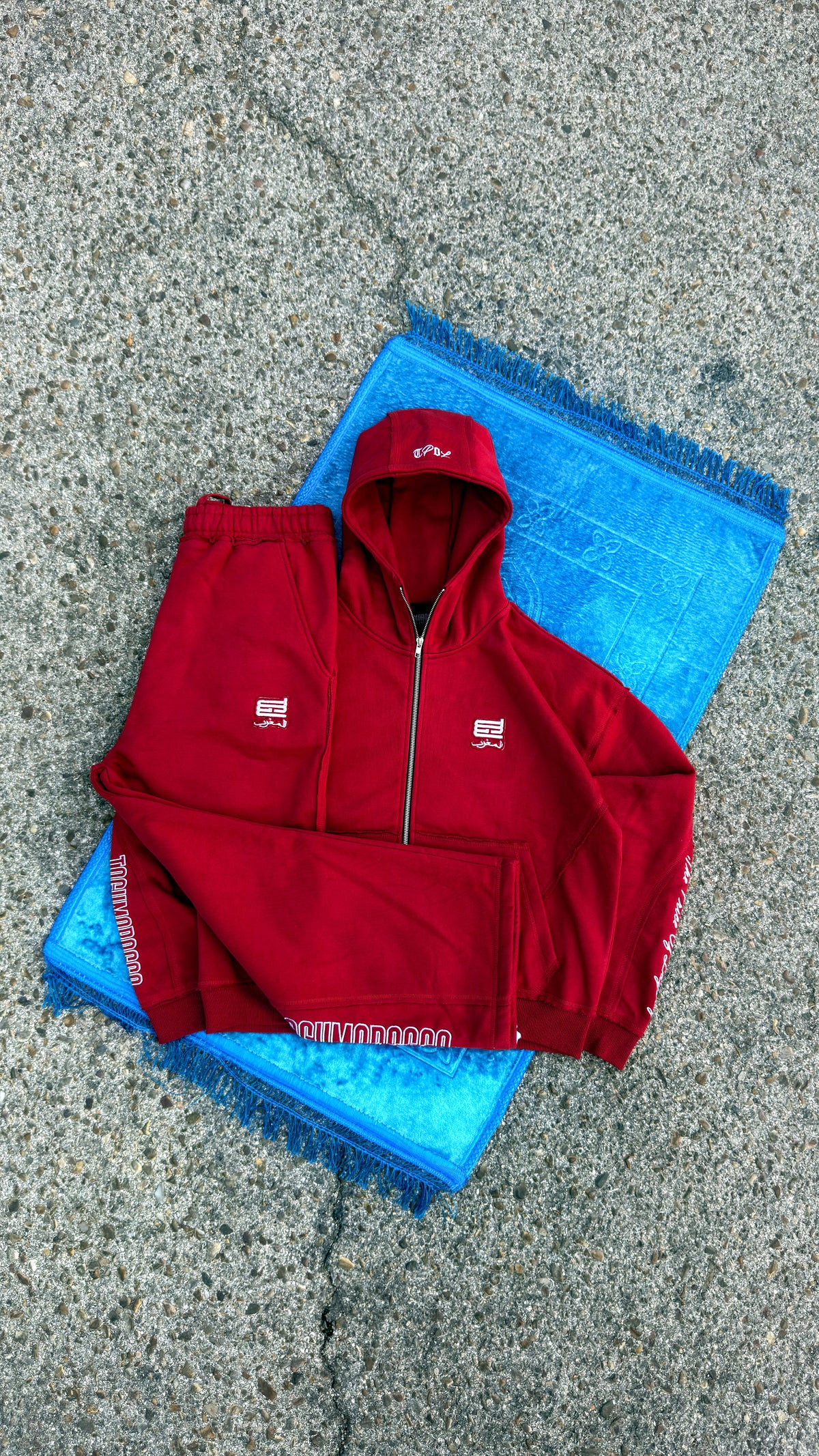 ESSENTIAL RED SET