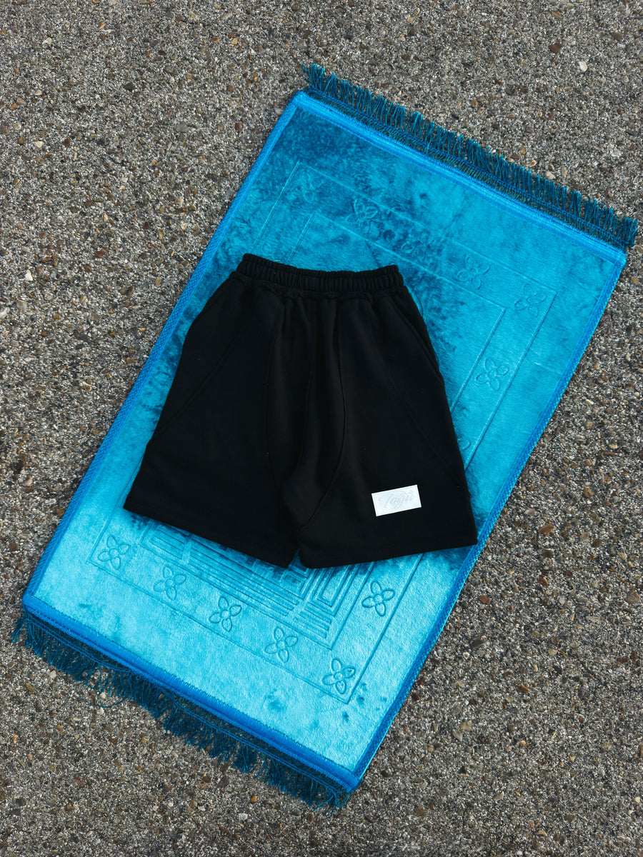 ESSENTIAL BLACK SHORT