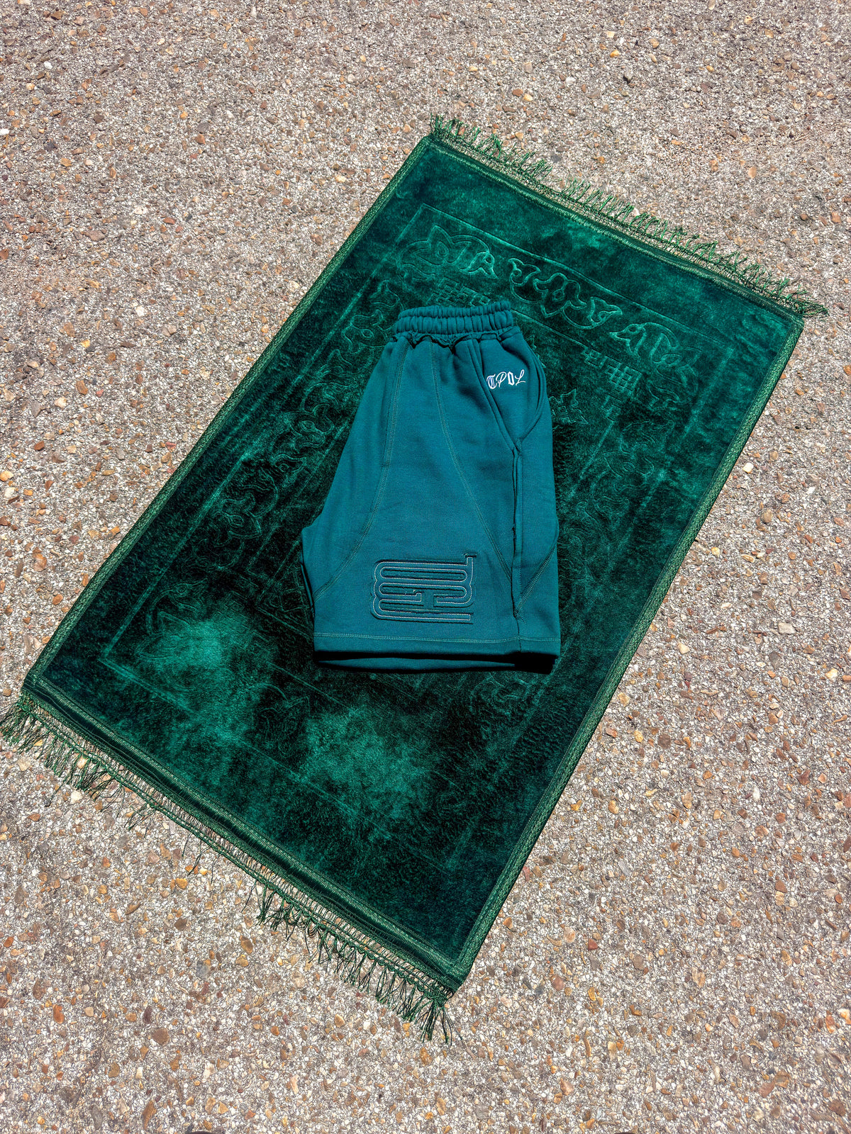 ESSENTIAL GREEN SHORT