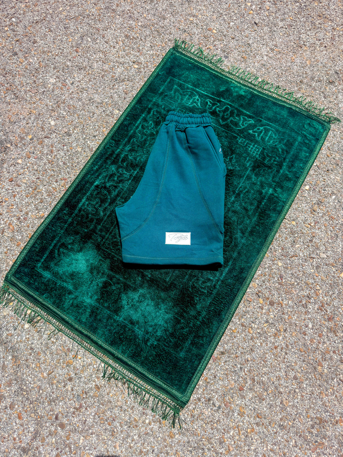 ESSENTIAL GREEN SHORT