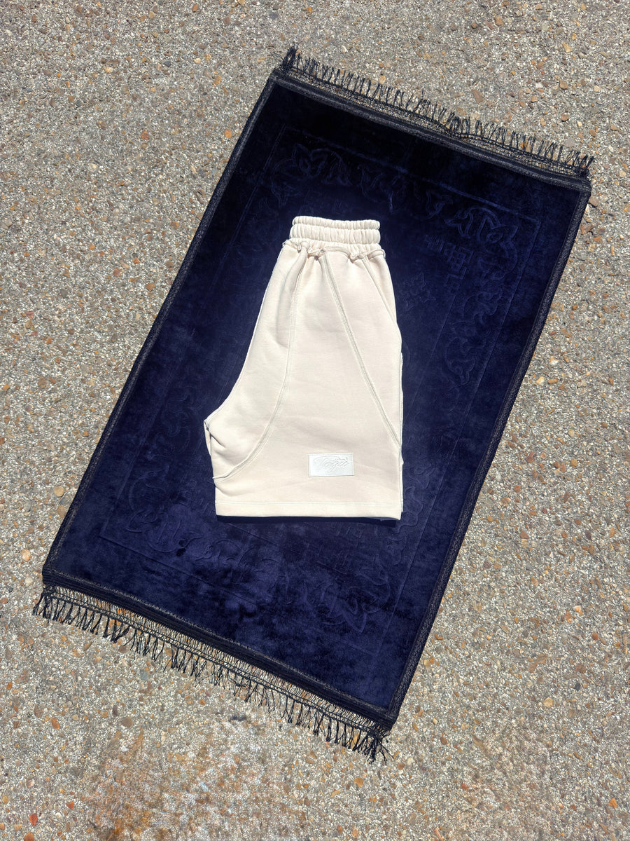 ESSENTIAL CREAM SHORT