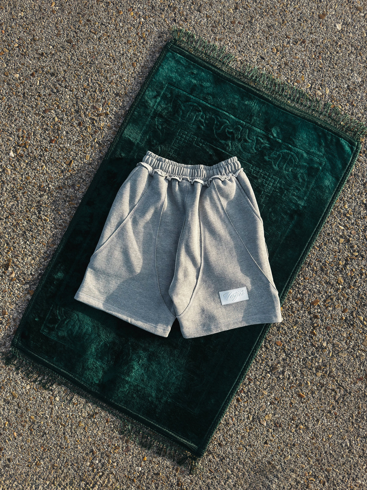 ESSENTIAL GREY SHORT