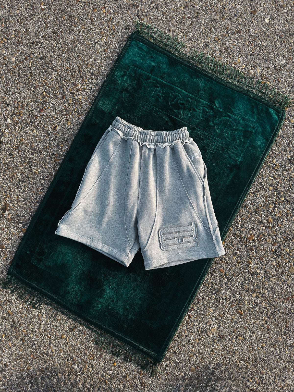 ESSENTIAL GREY SHORT
